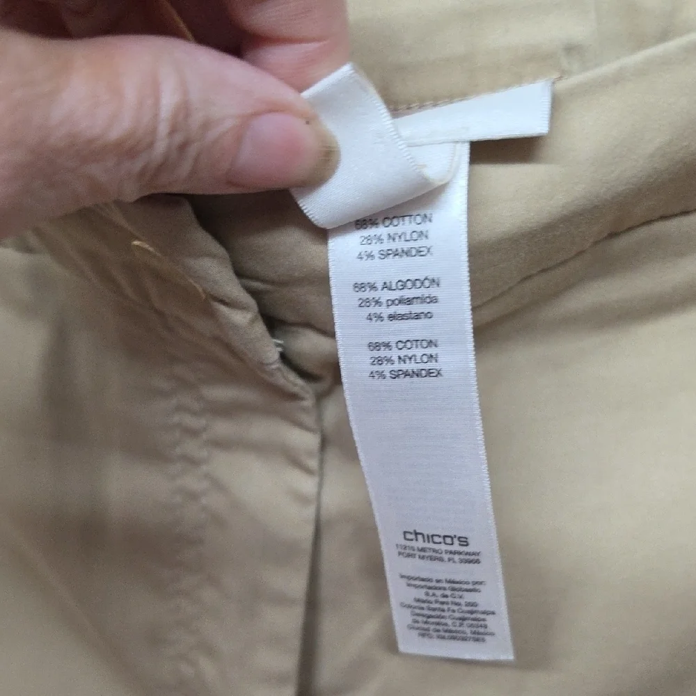 Chico's Khaki Cropped CaprI Pants az 2.5 (14)